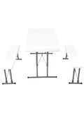 Ensemble table de jardin pliante avec bancs assortis dans un jardin