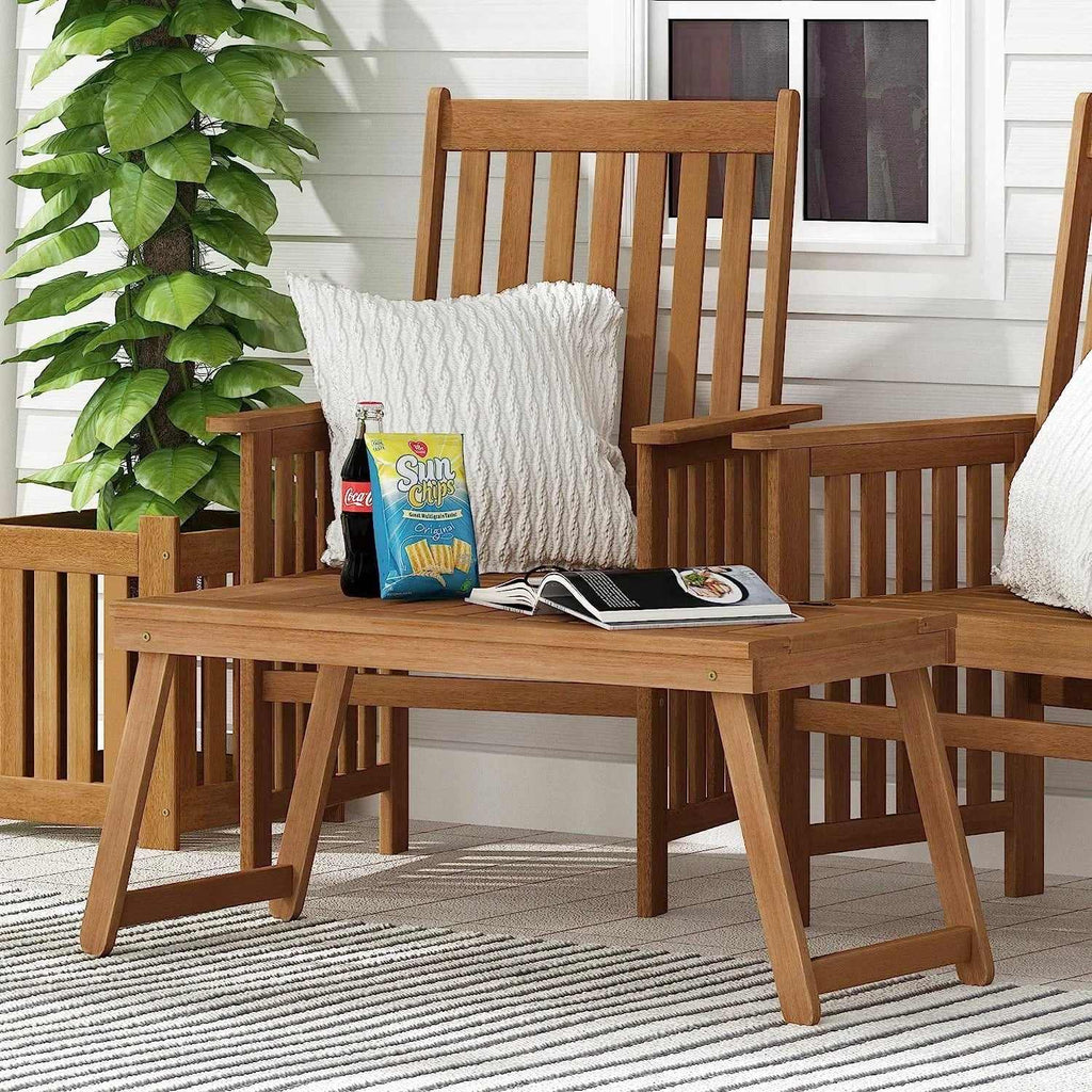 Petite table basse pliante en bois de meranti huilé devant un canapé d'extérieur - photo 4