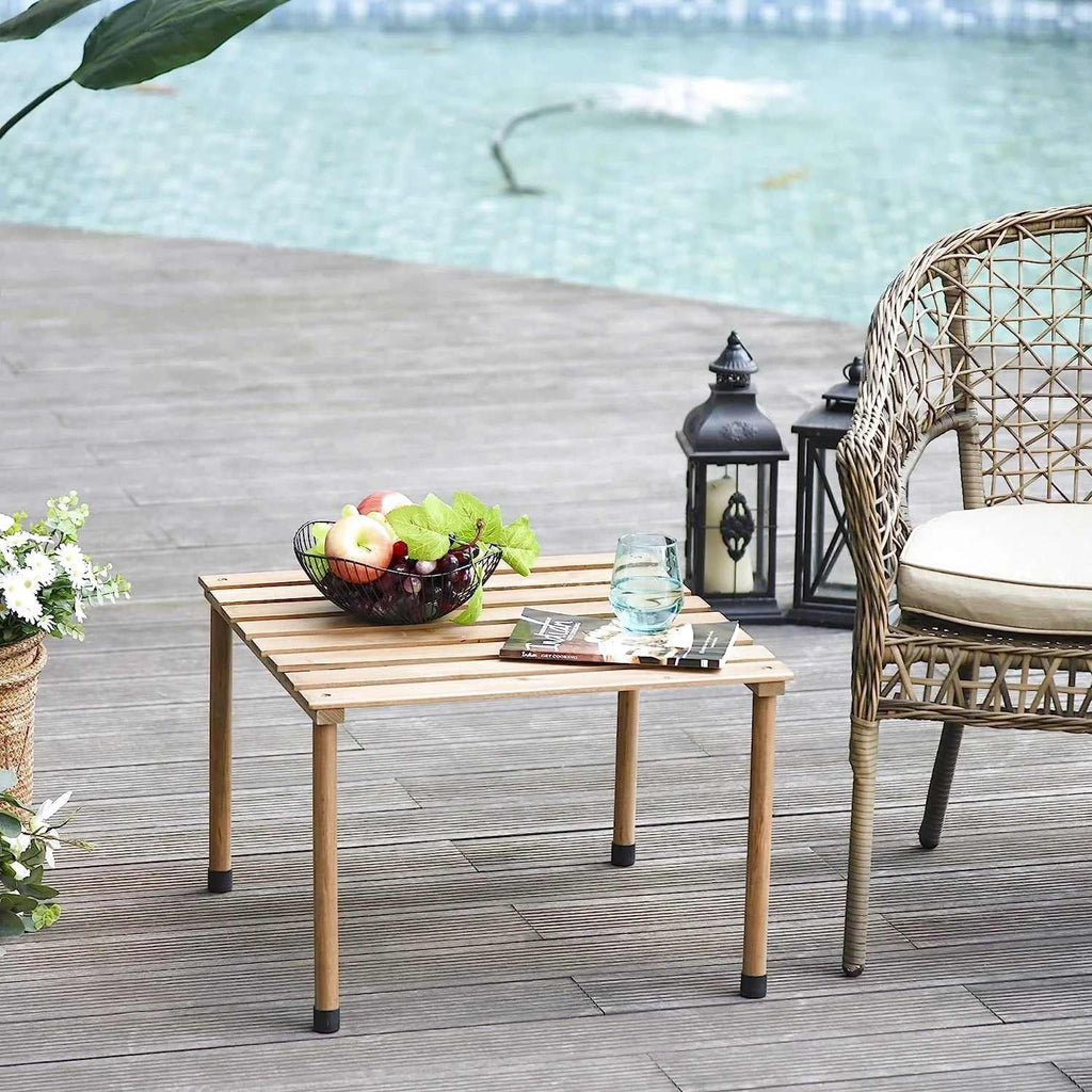 Petite table de jardin en bois pliante sur une terrasse - photo 2