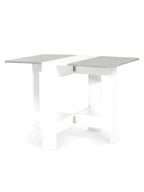 Table pliante 2 personnes dépliée dans un studio