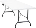 Table pliante de 2 mètres dressée pour un grand repas de famille