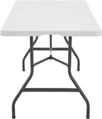 Table pliante blanche d'extérieur de 183 cm installée dans un jardin - photo 5