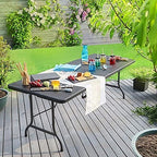 Table pliante en résine effet polyrotin de 180 cm dans un jardin - photo 3