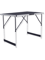 Table présentoir pliante de 300 cm installée sur un stand de salon
