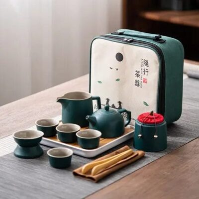 tragbares-japanisches-teeservice-aus-keramik