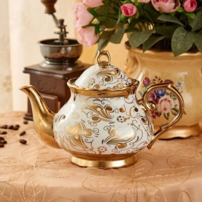 wei-e-und-goldene-englische-porzellan-teekanne-1l